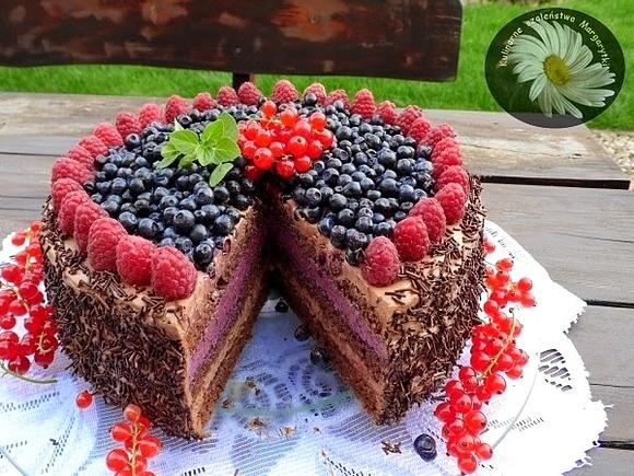 Tort czekoladowo-jagodowy