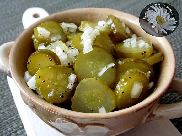 Surówka z kiszonych i małosolnych ogórków