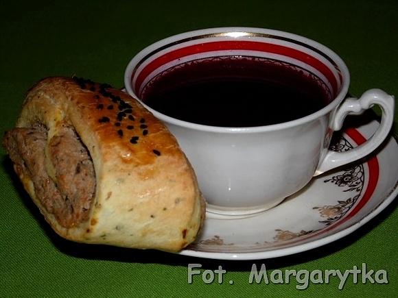 Paszteciki drożdżowe z mięsem i kapustą kiszoną