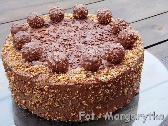 Tort czekoladowy z orzechami