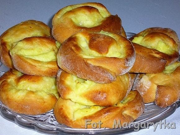 Bułeczki z budyniem drożdżowe drożdżóweczki