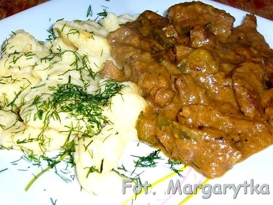 Boeuf Stroganow z kluseczkami francuskimi