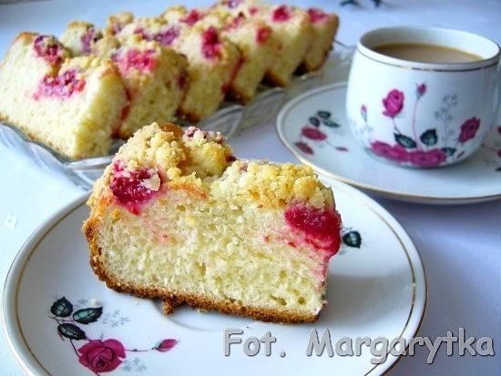 Drożdżówka z malinami i kruszonką