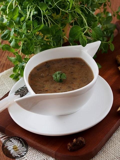 Zupa grzybowa z suszonych borowików