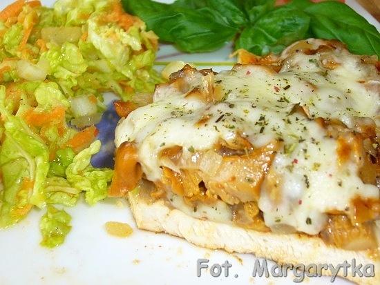 Filet z kurczaka z kurkami i mozzarellą