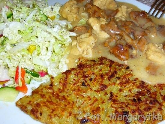 Rösti i polędwiczki drobiowe z kurkami w delikatnym sosie