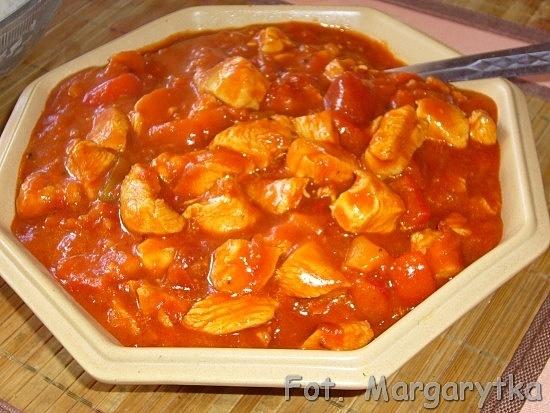 Czerwone pikantne curry z kurczaka