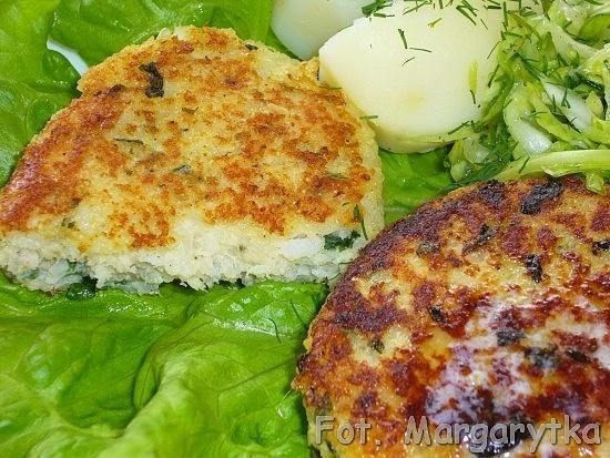 Kotlety rybne z ryżem i zieloną pietruszką