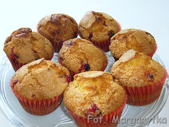 Muffinki z czerwonymi porzeczkami