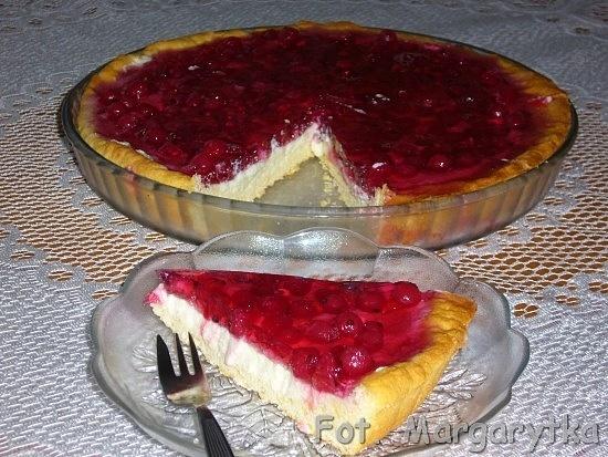 Tarta z kremem budyniowym, porzeczkami i galaretką