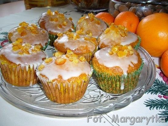 Pomarańczowe muffinki z lukrem i skórką kandyzowaną