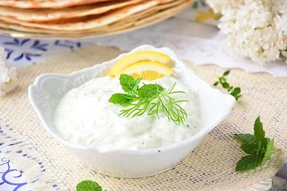 Sos czosnkowy Tzatziki