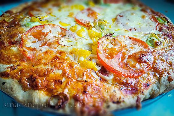 Domowa pizza z warzywami