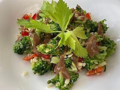 Sałatka z brokuła i kaszy bulgur