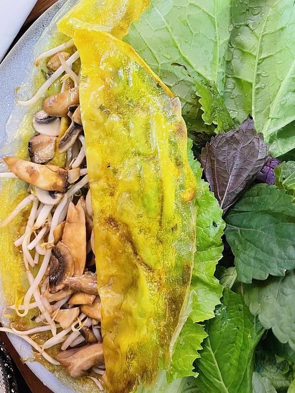 Bánh Xèo – kokosowe naleśniki wietnamskie