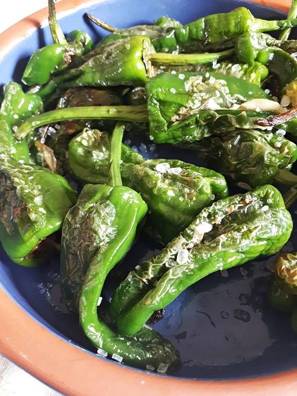 Pimientos de Padrón – hiszpańskie papryczki z patelni