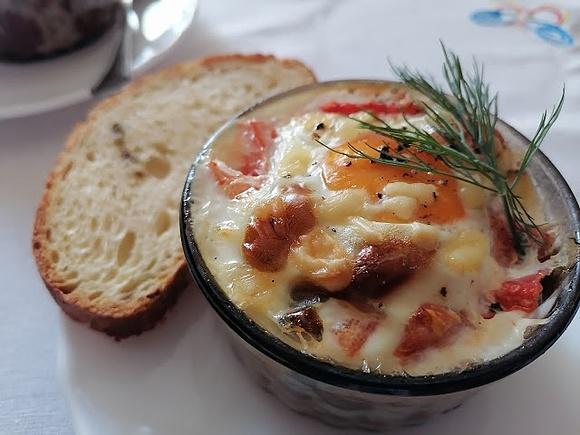 Pomidor zapiekany z jajkiem