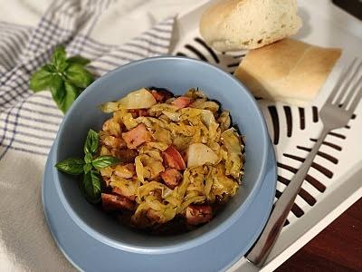 Bigos z młodej kapusty