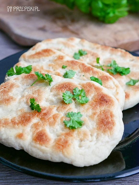 Chlebki Naan z patelni