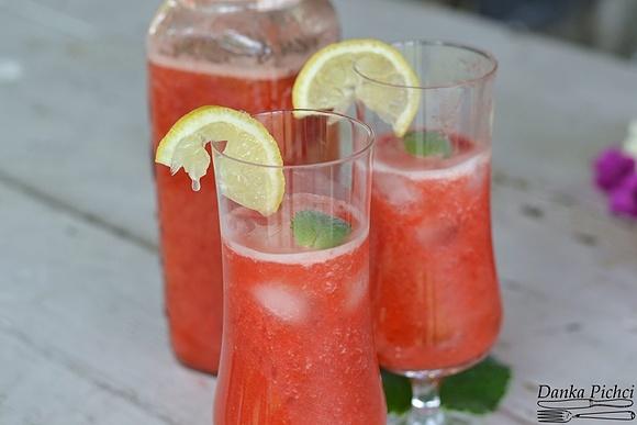Lemoniada truskawkowa