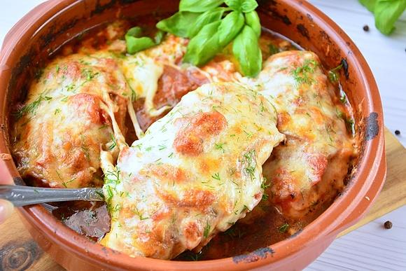 Balsamiczne pieczone filety z kurczaka z mozzarellą