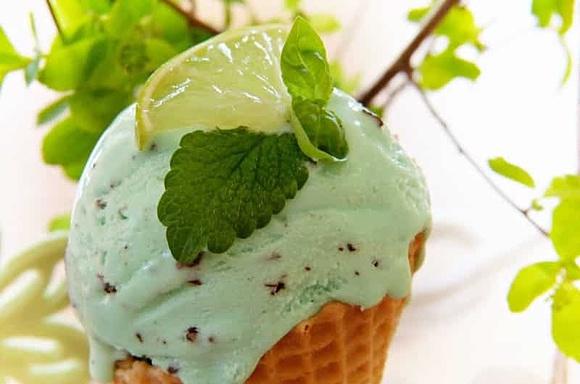 Orzeźwiające lody na patyku mojito