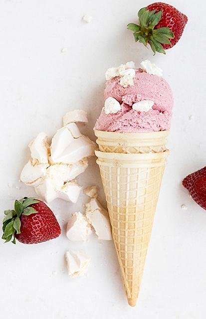 Tradycyjne lody truskawkowe na śmietance