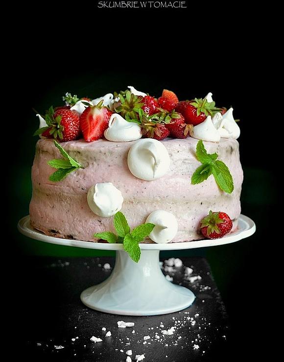Tort czekoladowo-truskawkowy
