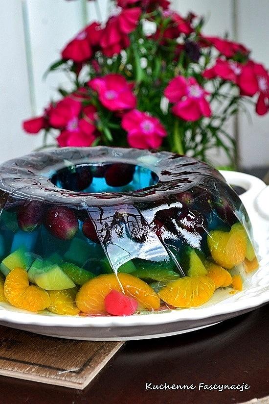 Babka galaretkowa z owocami