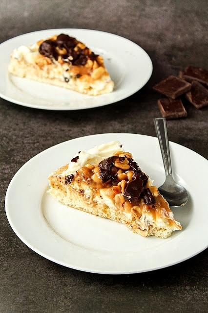 Ciasto Snickers na biszkopcie