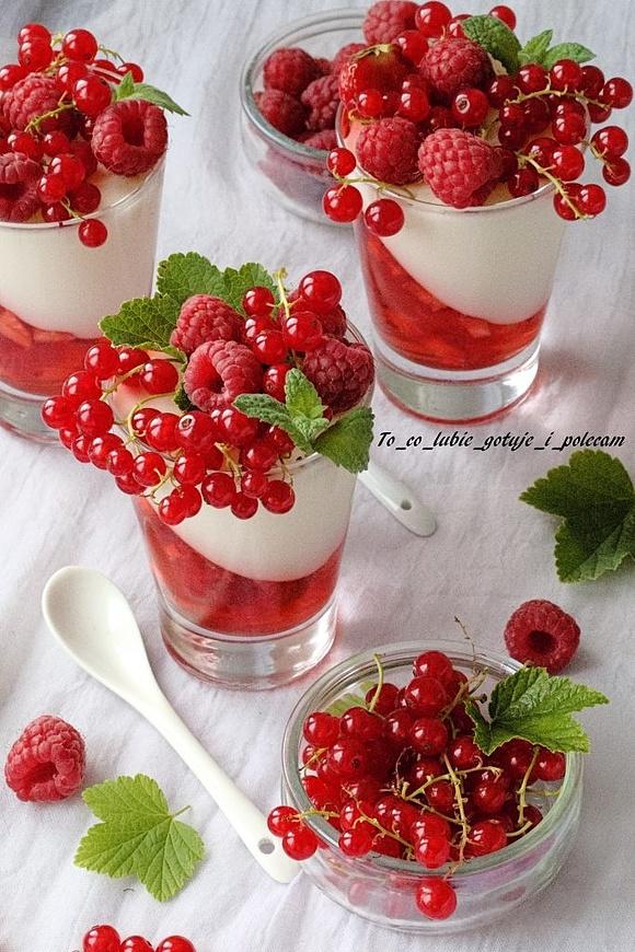 Galaretka z owocami i mascarpone