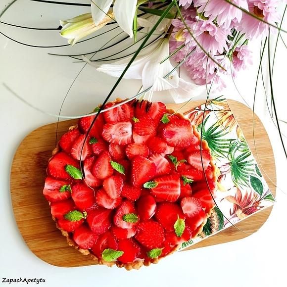 Tarta z budyniem i truskawkami - letni deser