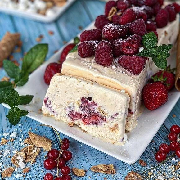 Semifreddo letnie orzeźwienie włoska lodowa uczta