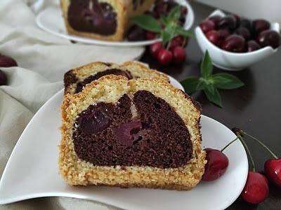 Babka z czereśniami