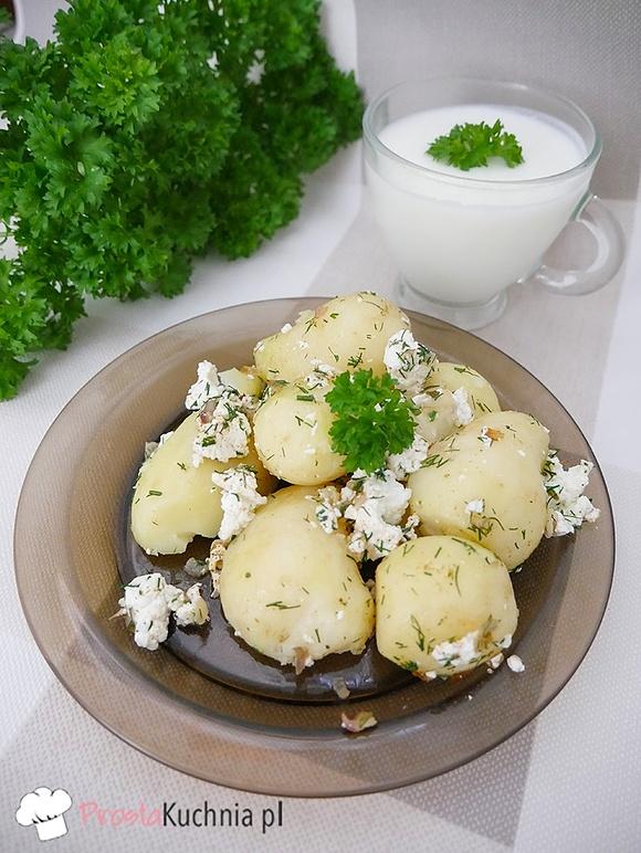 Młode ziemniaki z serem i maślanką