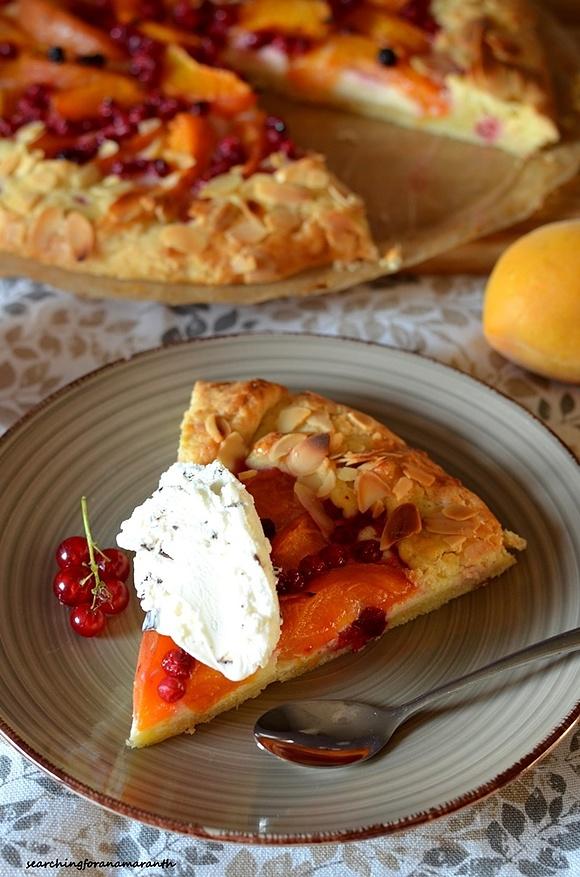 Galette z morelami i porzeczkami