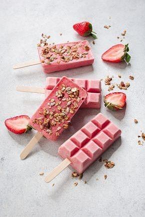 Lody truskawkowe z crunchy