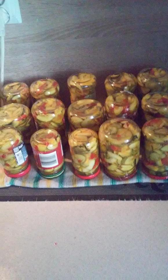 Sałatka z cukinii, papryki i ogórków