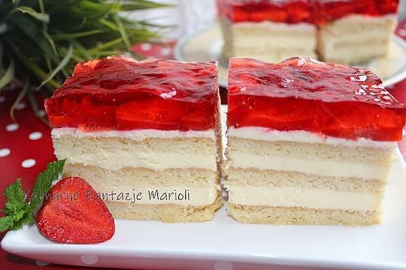 Pyszny sernik gotowany przekładany maślanym ciastem