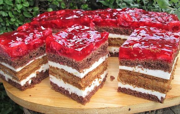 Ciasto Balladyna z malinami i masą kajmakową