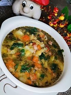Zupa grochowa na wędzonych ogonach