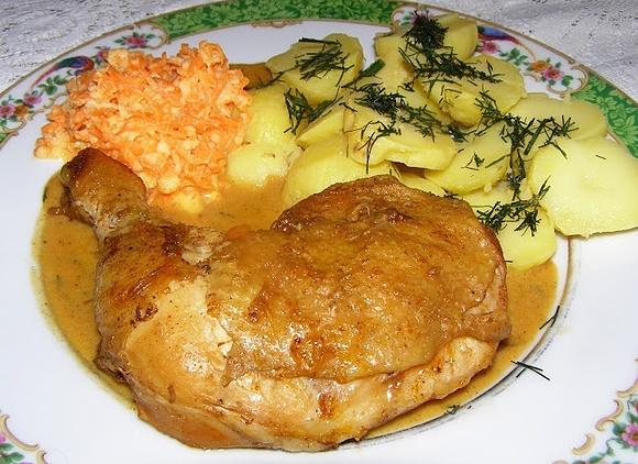 Udka kurczaka duszone w cebuli