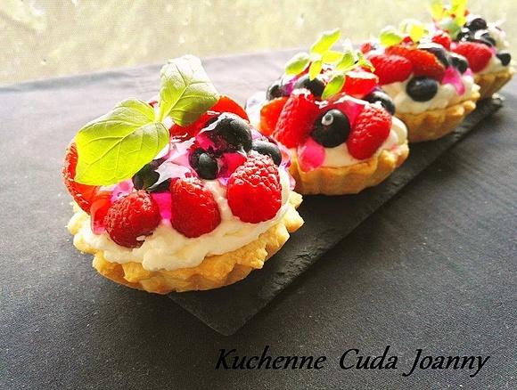 Tarteletki z kremem owocami i galaretką