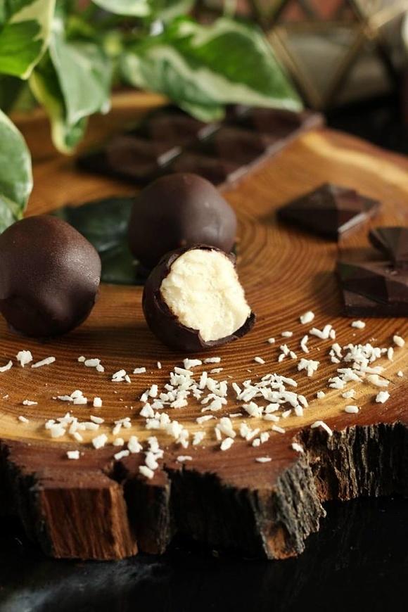 Praliny bounty bez cukru wegańskie keto bez glutenu i laktozy