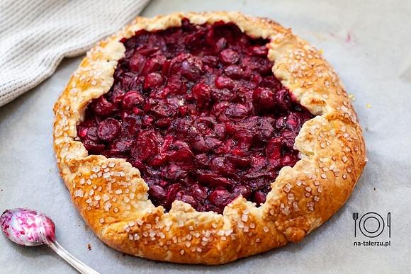 Rustykalna tarta z wiśniami