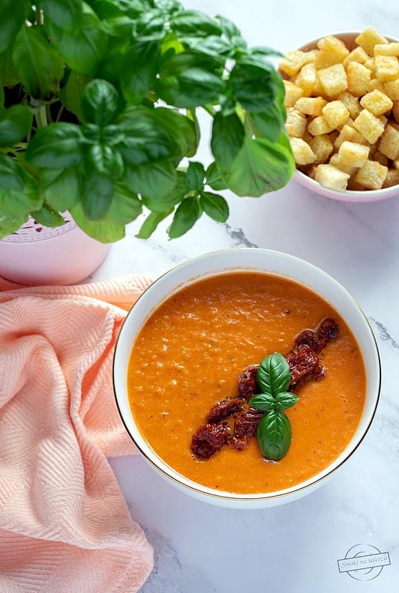 Zupa krem z pieczonych pomidorów z suszonymi pomidorami