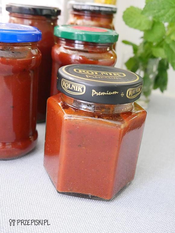 Ketchup z cukinii – prosty przepis na domowy warzywny sos