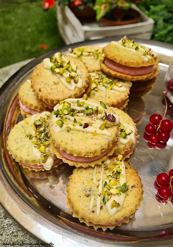 Markizy pistacjowo porzeczkowe