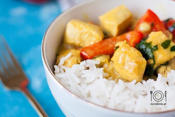 Kurczak curry z warzywami i ryżem basmati