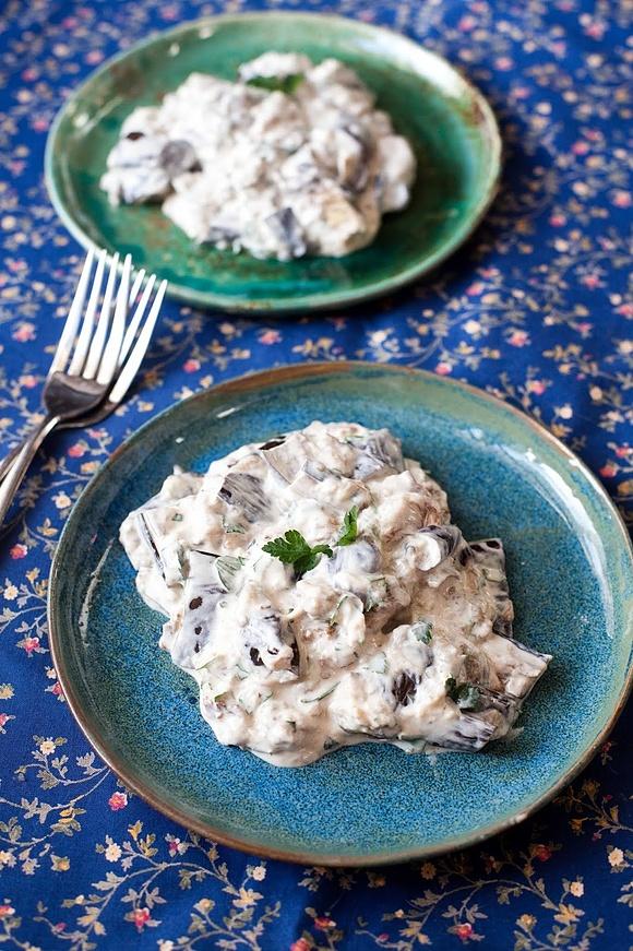 Bakłażan w jogurcie z tahini i czosnkiem